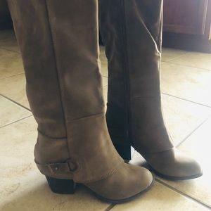 Never worn Fergalicious boots size 8